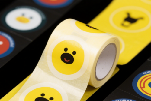 Revolutionér din selvklæbende etiketarbejdsgang ved hjælp af avanceret laserkontrolsystem