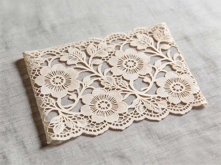 Hvorfor skifter stofskæringssystemer til multi-akse lasercontrollere? Effektivitet er nøglen.